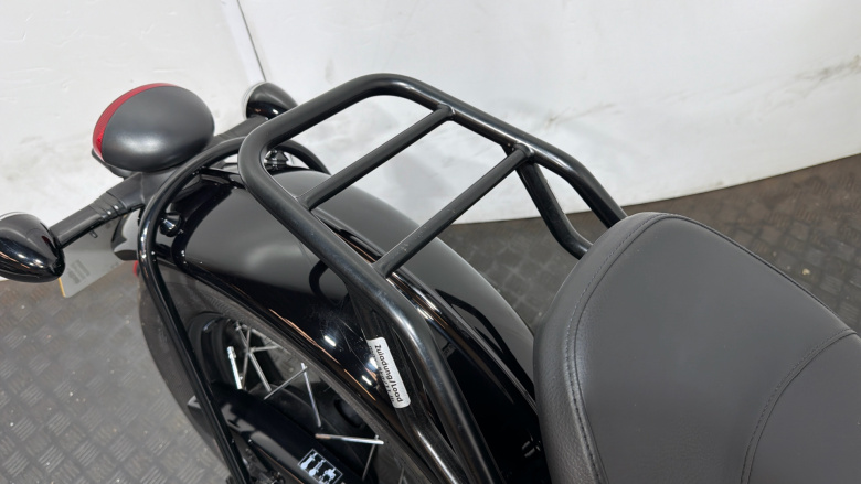 Triumph Bonneville Bobber Black